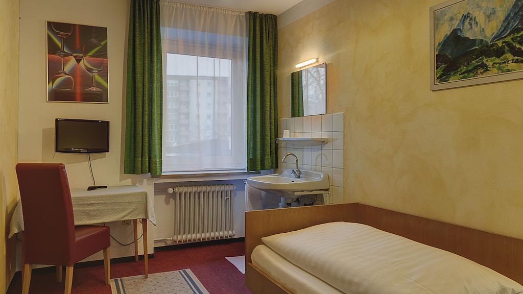 Hotel Luitpold Landshut Room photo